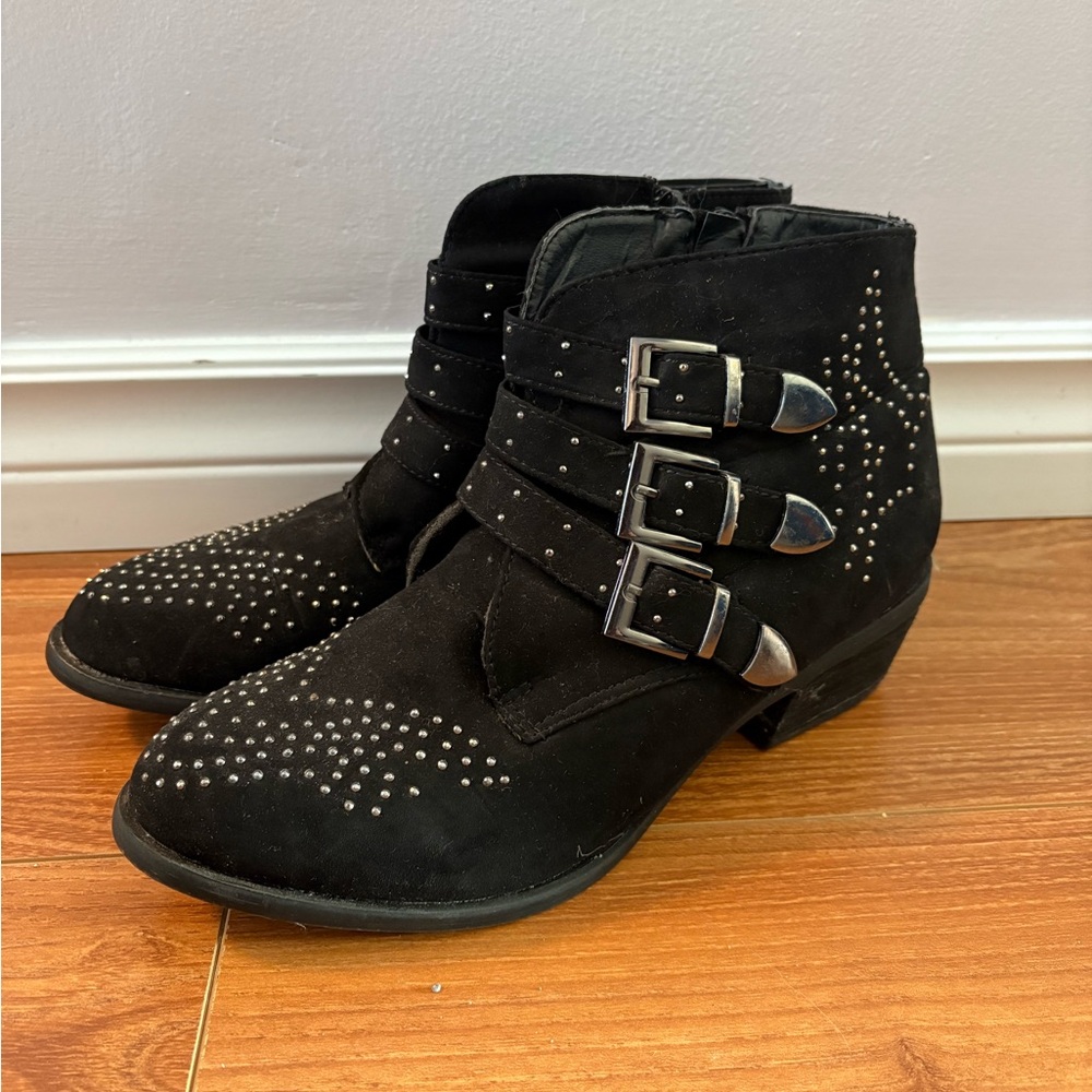 Ardene Black Heeled Boots with Silver Accents Size 8